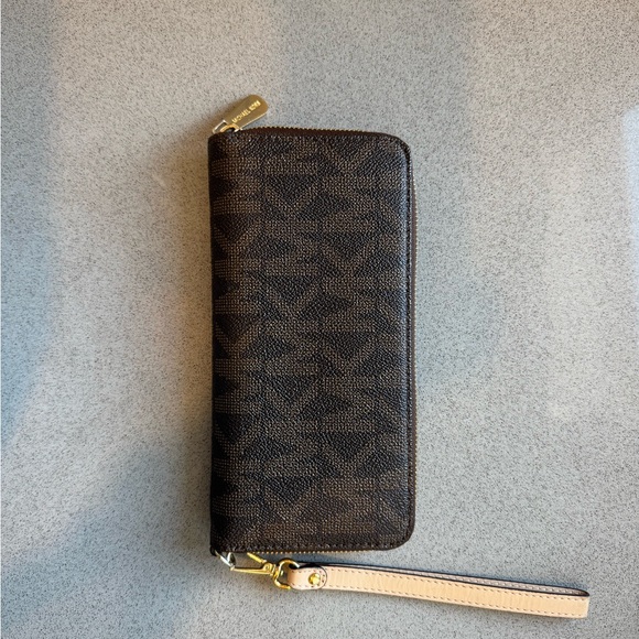 Michael Kors Logo Patterned Wallet - Picture 2 of 6